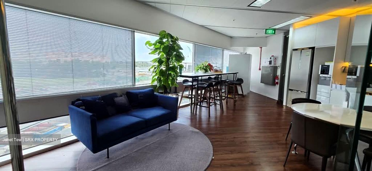 Gateway East (D7), Office #537066571